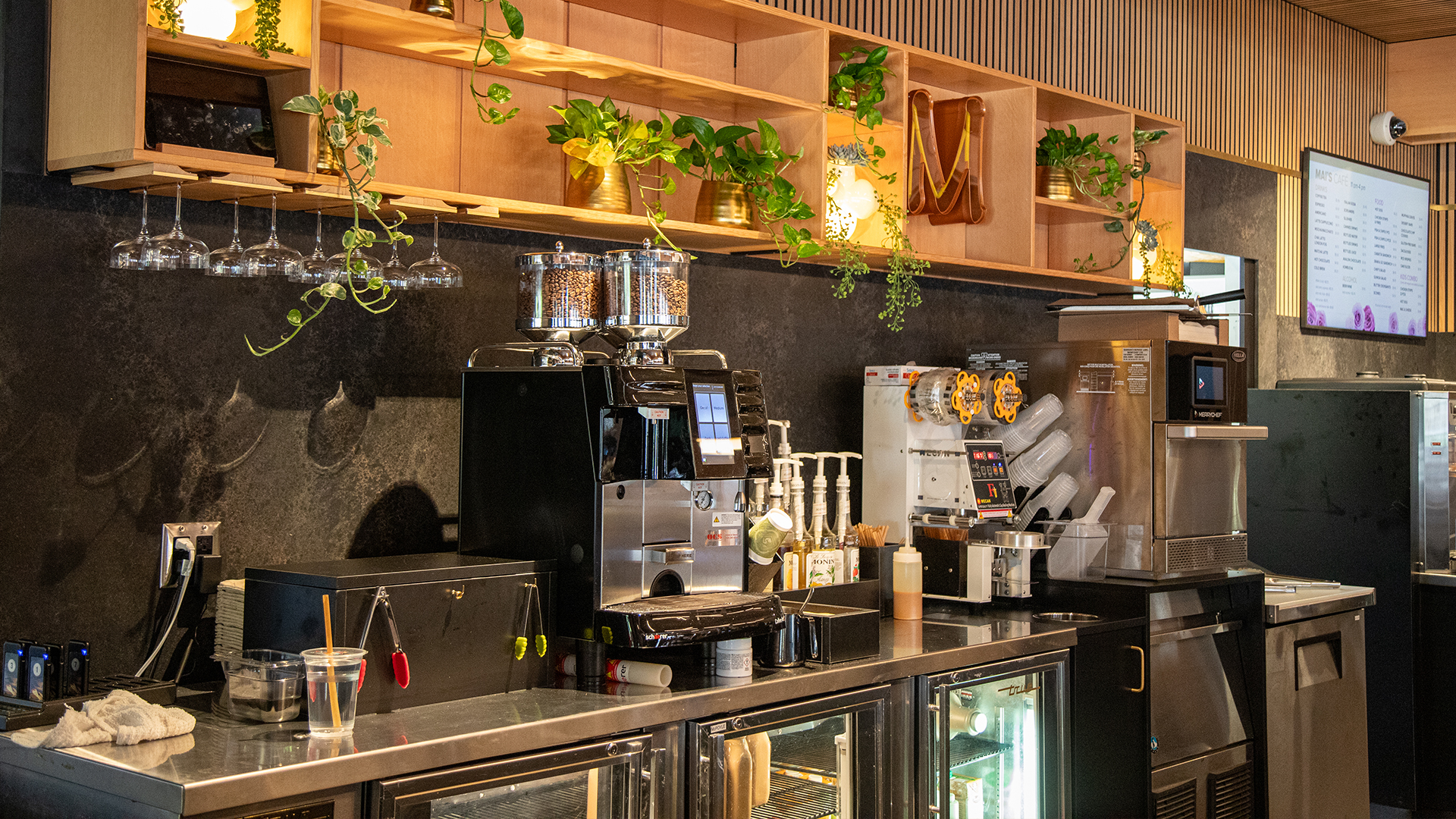 mais-cafe-interior-04_1920x1080