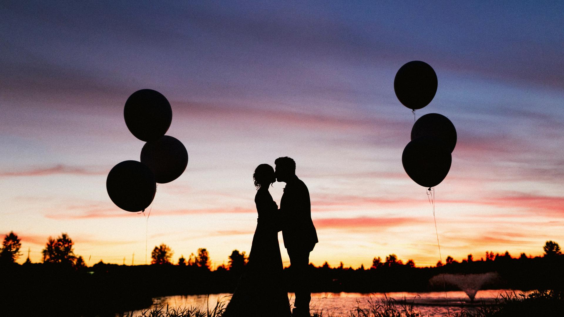 Testimonials Image with people kissing in the sunset