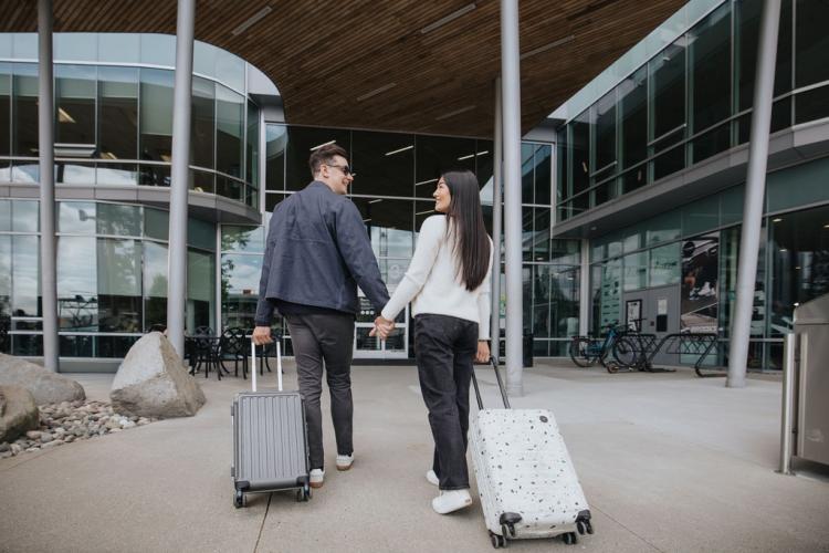 Couple entering hotel